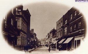 Godalming High Street, Surrey, ok. 1900 (zdjęcie w sepii) autorstwa English Photographer