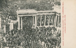 Wielka demonstracja przeciwko ustawie licencyjnej, Londyn, 27 września 1908 r. autorstwa English Photographer