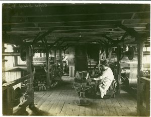 Tkanie ręczne, fabryka Hughes nr 2, 1923 autorstwa English Photographer