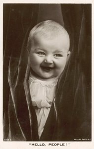 Witajcie ludzie! Uśmiechnięte dziecko autorstwa English Photographer