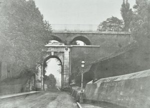 Highgate Archway, Archway Road Bridge: ogólny widok starego mostu, 1896 r. autorstwa English Photographer