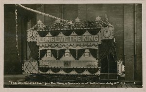 Oświetlony tramwaj upamiętniający wizytę króla i królowej w Oldham, 12 lipca 1913 r. Pocztówka wysłana w 1913 r. autorstwa English Photographer