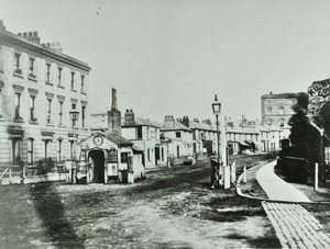 Kilburn Toll Gate na południowym krańcu Kilburn High Road przy skrzyżowaniu Kilburn Priory, Camden Libraries, 1875 autorstwa English Photographer