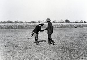 Król Jerzy V pozdrawia maharadżę Nepalu autorstwa English Photographer