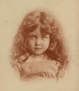 Mała dziewczynka (zdjęcie czarno-białe) autorstwa English Photographer