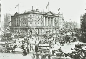 London Pavilion, Piccadilly Circus, Westminster LB: patrząc na wschód, 1895 autorstwa English Photographer