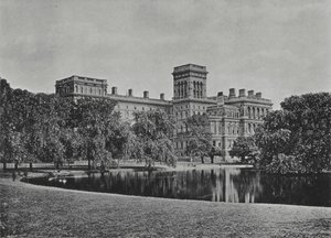 Londyn: Ministerstwo Spraw Zagranicznych (zdjęcie czarno-białe) autorstwa English Photographer