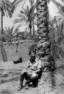 Louis Cohen, z albumu opracowanego przez majora WHJ Sale, 1943 autorstwa English Photographer