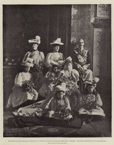 Ślub Lady Margaret Grosvenor z księciem Adolfem z Teck w Eaton Hall, Chester, panna młoda, pan młody i druhny autorstwa English Photographer
