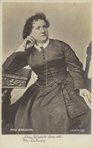 Mary Elizabeth Braddon autorstwa English Photographer