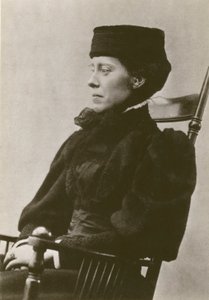 Mary Kingsley, portret, siedzi, w kapeluszu (zdjęcie czarno-białe) autorstwa English Photographer