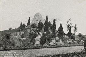 Pomnik 29. Dywizji na polu bitwy pod Sommą, niedaleko Beaumont Hamel autorstwa English Photographer