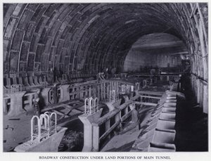 Tunel Mersey: Budowa jezdni pod częściami lądowymi głównego tunelu (zdjęcie czarno-białe) autorstwa English Photographer