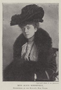 Panna Alice Roosevelt, matka chrzestna Kaisers New Yacht autorstwa English Photographer