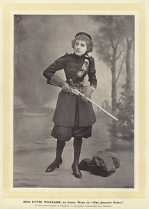 Panna Ettie Williams jako porucznik Wren w The Queens Prize