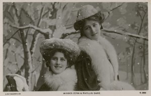 Panna Zena i Phyllis Dare autorstwa English Photographer