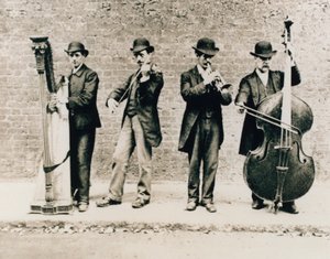 Muzycy w Greenwich w 1884 r. autorstwa English Photographer