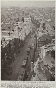 Nanking Road, centrum handlowe Szanghaju (zdjęcie czarno-białe) autorstwa English Photographer