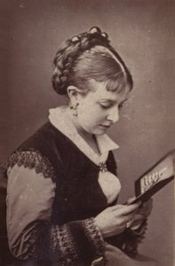 Nelly Power autorstwa English Photographer