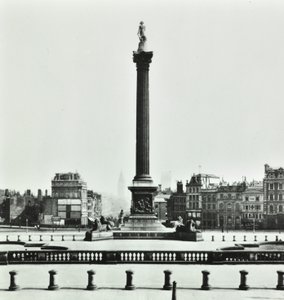 Kolumna Nelsona, Trafalgar Square, Westminster LB: patrząc na południe od National Gallery, 1870 autorstwa English Photographer
