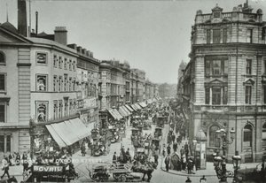 New Oxford Street: patrząc na wschód od Saint Giles Circus, 1895 autorstwa English Photographer