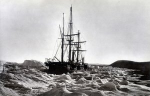 Biegun Północny: „Alert”” ugryziony w pobliżu przylądka Beechey, kanał Robeson - w „” Narracja podróży na Morze Polarne w latach 1875-76”, GS Nares, wyd. Londyn autorstwa English Photographer