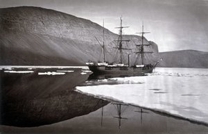 Biegun północny: Zatrzymany przy lodach przylądka Prescott - w „” Narracja podróży na Morze Polarne w latach 1875-76””, GS Nares, wyd. Londyn autorstwa English Photographer