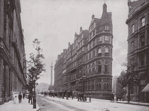 Northumberland Avenue, z Klubem Konstytucyjnym autorstwa English Photographer