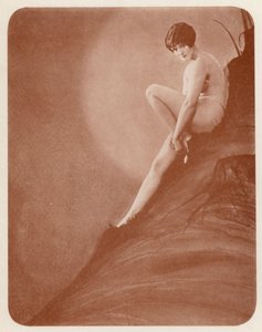 Sztuka nudystów: Coquettish (zdjęcie czarno-białe) autorstwa English Photographer