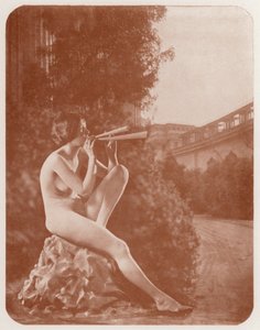 Sztuka nudystów: Muza (zdjęcie czarno-białe) autorstwa English Photographer