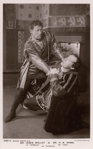 Othello dławiący Iago, Lewis Waller i H B Irving (zdjęcie czarno-białe) autorstwa English Photographer