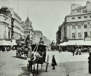 Oxford Circus, Westminster LB: patrząc na wschód, 1890 autorstwa English Photographer