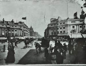 Oxford Circus, Westminster LB: patrząc na wschód, 1895 autorstwa English Photographer