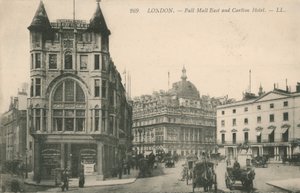 Pall Mall East i Carlton Hotel autorstwa English Photographer