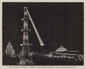 Fotografia nocą, widok na Electric Tower na wystawie w Kalifornii autorstwa English Photographer