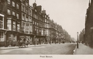 Pont Street, Londyn (zdjęcie czarno-białe) autorstwa English Photographer