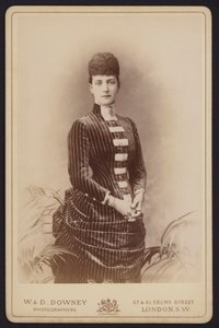 Portret, Aleksandra Duńska, poślubiła księcia Alberta Edwarda, późniejszego króla Edwarda VII (zdjęcie czarno-białe) autorstwa English Photographer