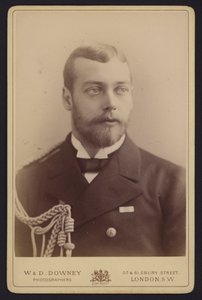 Portret, Jerzy, książę Yorku, przyszły król Jerzy V (zdjęcie czarno-białe) autorstwa English Photographer