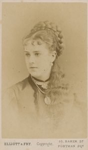 Portret prostytutki Mabel Gray autorstwa English Photographer