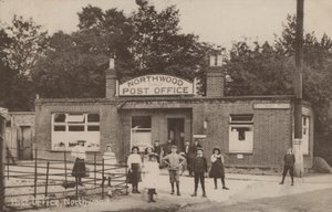 Urząd pocztowy, Northwood, Londyn (zdjęcie czarno-białe) autorstwa English Photographer