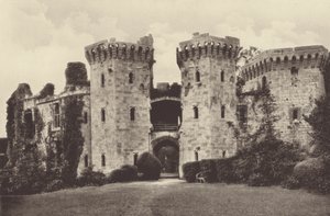 Zamek Raglan, główna brama (zdjęcie czarno-białe) autorstwa English Photographer