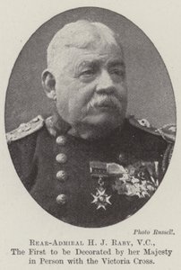 Kontradmirał H J Raby, VC, pierwszy, który został osobiście odznaczony przez Jej Wysokość Krzyżem Wiktorii autorstwa English Photographer