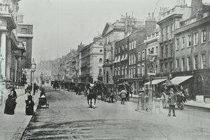 Saint Jamess Street, Westminster LB: patrząc na północ od Pall Mall, 1895 autorstwa English Photographer