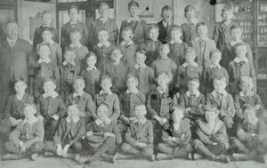 Grupa szkolna, nieznana szkoła, 1895 autorstwa English Photographer