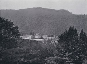 Szkocja: Zamek Taymouth (zdjęcie czarno-białe) autorstwa English Photographer
