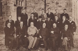 Sedbergh: Grupa starych sedberghów (zdjęcie czarno-białe) autorstwa English Photographer