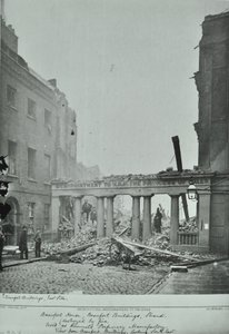 Strand, Westminster LB: Budynki Beauforta, uszkodzenia od ognia, 1890 autorstwa English Photographer