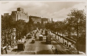 Thames Embankment, Londyn autorstwa English Photographer