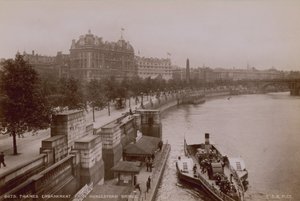 Thames Embankment z Hungerford Bridge autorstwa English Photographer