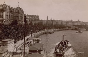 Thames Embankment z Hungerford Bridge autorstwa English Photographer